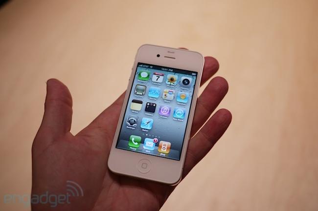 iphone4hands25.jpg